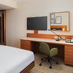 מלון Hilton Garden Frankfurt Airport פרנקפורט