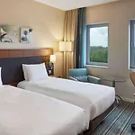 힐튼 가든 인 에어포트 4*