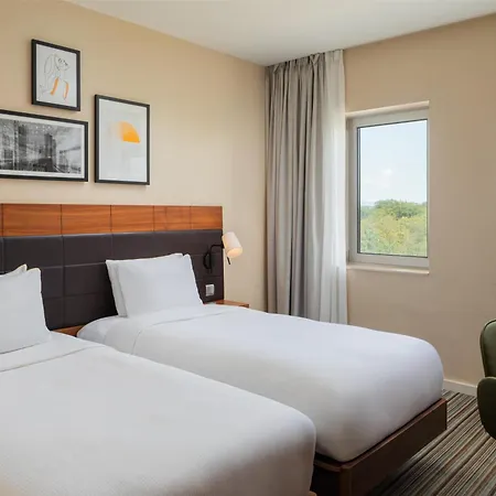 Otel Hilton Garden Frankfurt Airport 4*