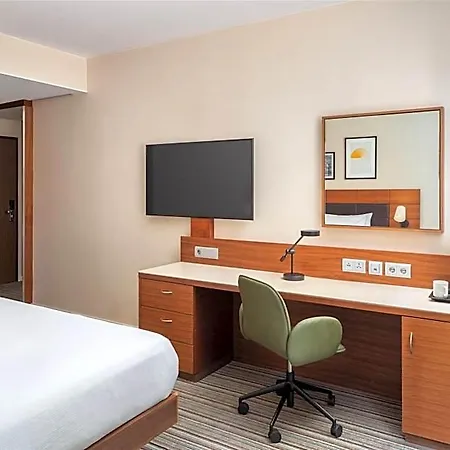 Hotel Hilton Garden Frankfurt Airport 4*
