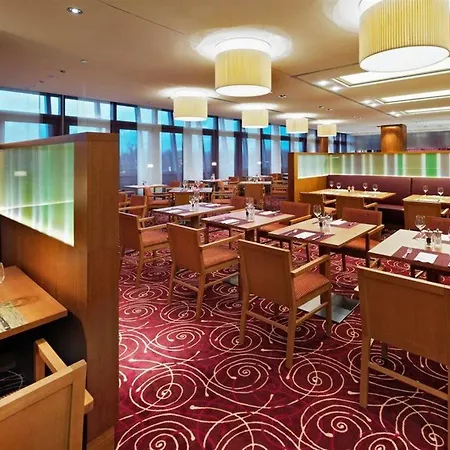 Hilton Garden Frankfurt Airport מלון