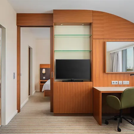 Hilton Garden Frankfurt Airport מלון פרנקפורט