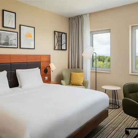 Hilton Garden Frankfurt Airport מלון